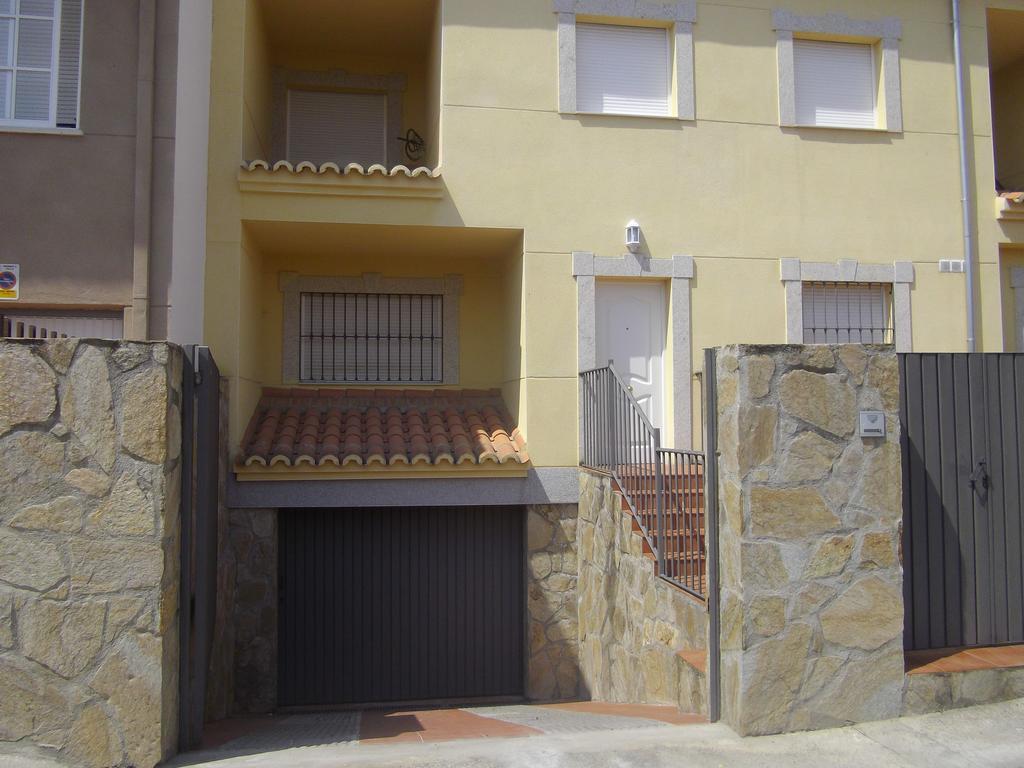 Apartamento Villa Soterrana Трухильо Екстериор снимка